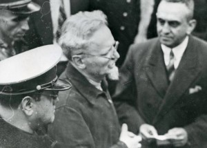 León Trotsky tras el atentado de Siqueiros